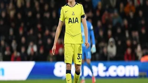 诺丁汉森林半场领先热刺1-0，奥多伊关键进球，赛事悬念犹存！