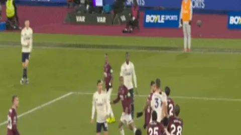 元旦获封爵位，修夫基晋升英格兰第四位贵族；三狮队两获欧国杯亚军殊荣